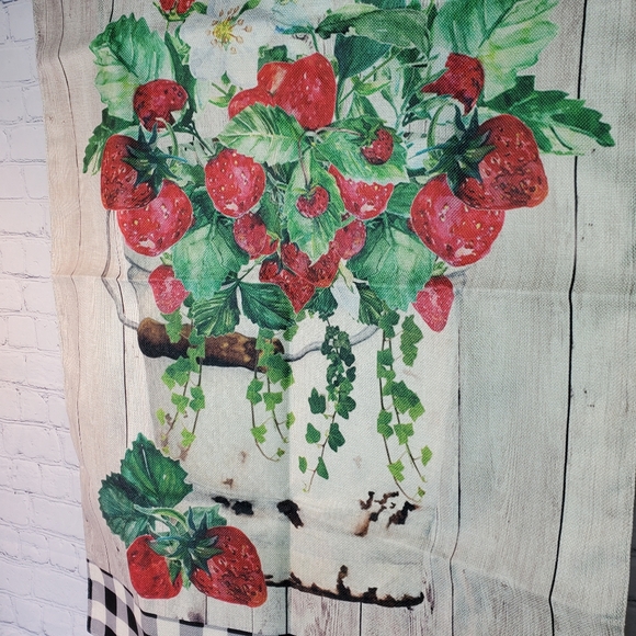 Garden Flag, Strawberry Pot Design - Picture 3 of 4
